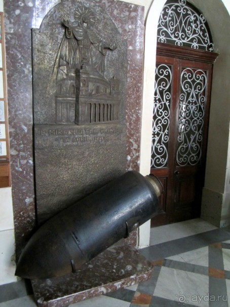 Моста -  Ротонда Успения Богородицы, макет бомбы