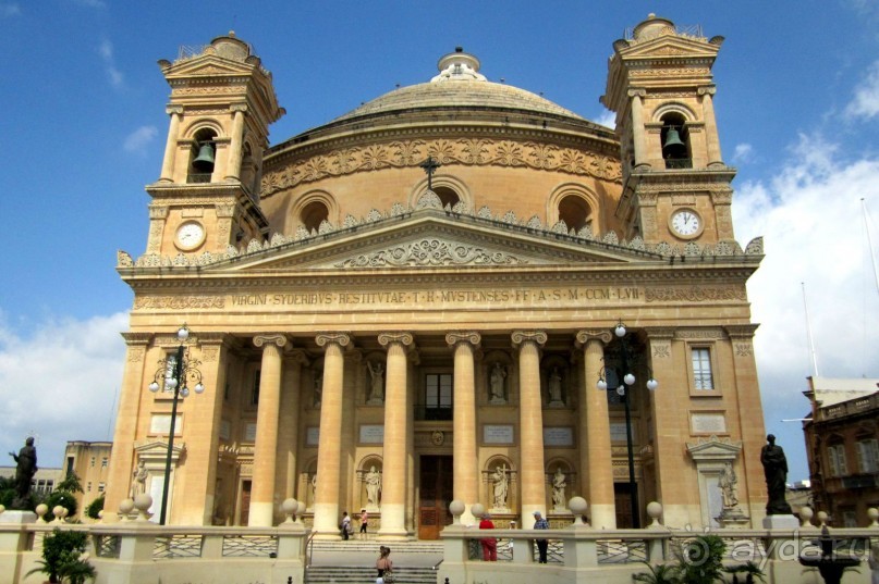 Моста -  Ротонда Успения Богородицы, в анфас