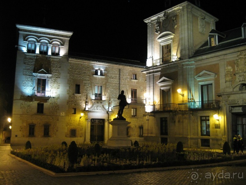 Plaza de la Villa ночью