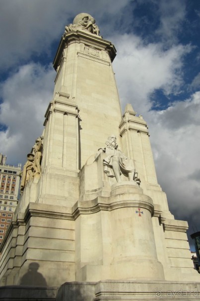 Площадь Испании - Памятник Сервантесу