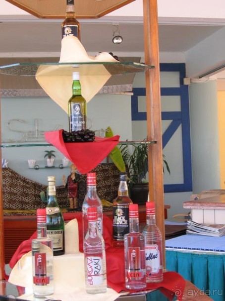Бар "Ультра все включено". Ни одного иностранного напитка
