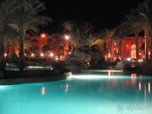 Отель отличный, но моря нет:(