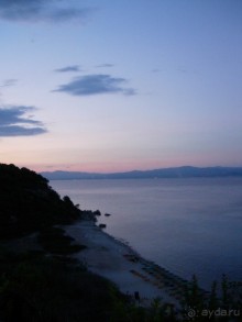 Вечерний вид на пляж с территории отеля