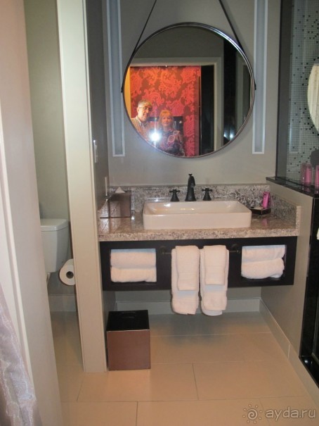 если ненадолго, то именно сюда, в центр стрипа в  Вегасе