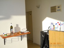 еда из номеров, стоит по 2-3 дня.