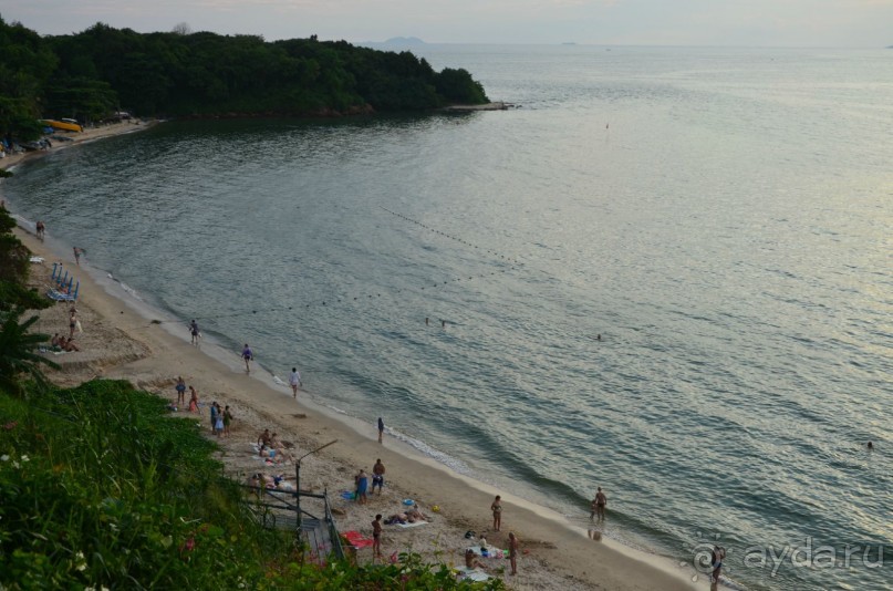 Пляж возле отеля