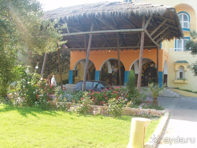 Вход в отель