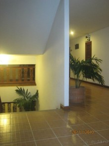 Лестница и коридор отеля. 