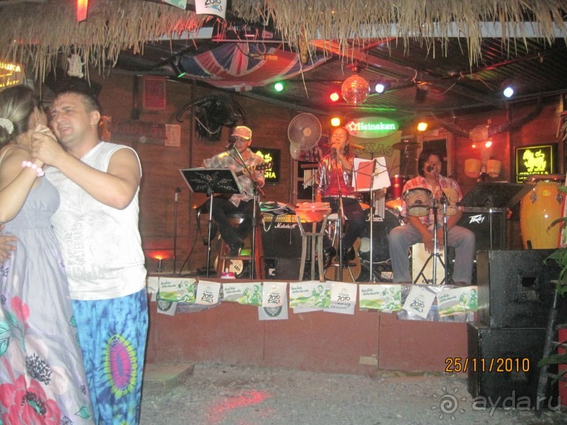 О, это кафе не далеко от отеля. Музыканты молодцы. Пели с ними вместе, танцевали. 