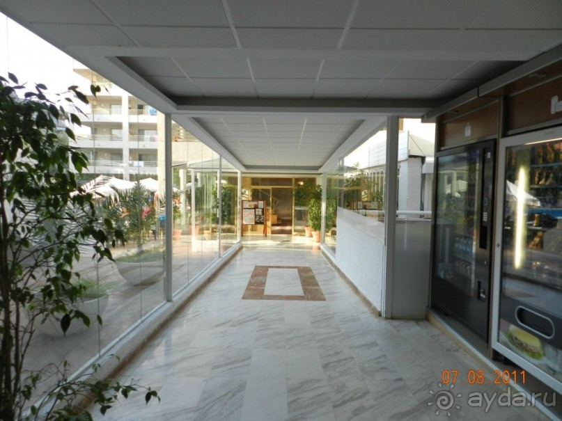 проход во второй корпус и в ресторан отеля