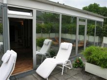 Веранда на открытом воздухе в оздоровительном центре