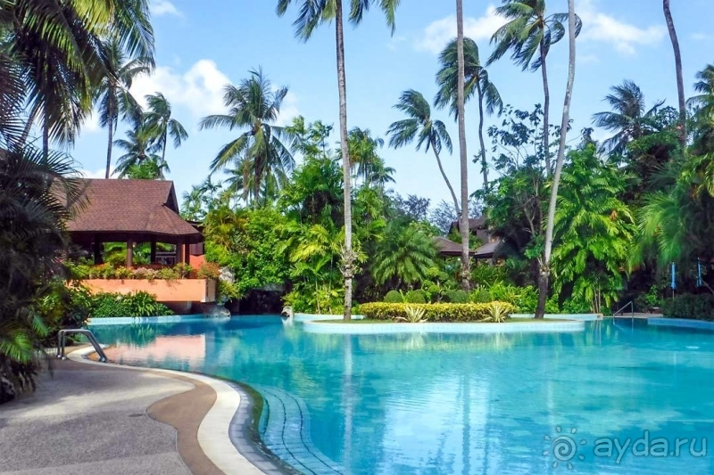 Хороший отель в отличном месте на пляже Патонг