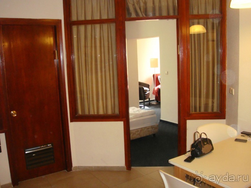 зал, вход в спальни