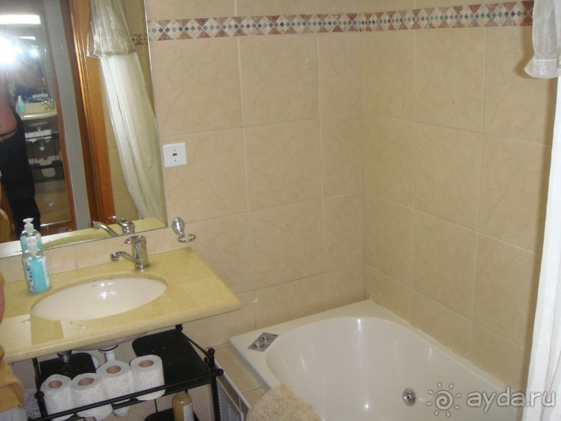 большой санузел-унитаз, раковина, ванная-джакузи