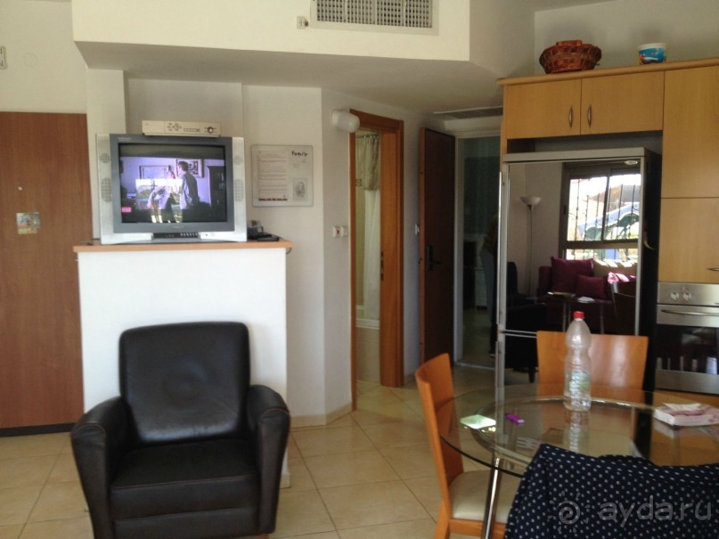 Эйлат. комната-студия зона отдыха-кухни