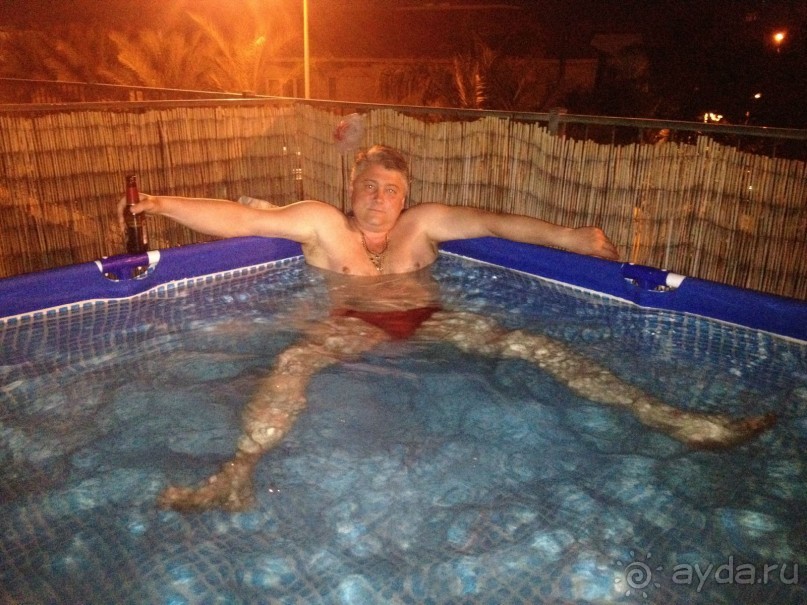 Бассейн, в ночной прохладе