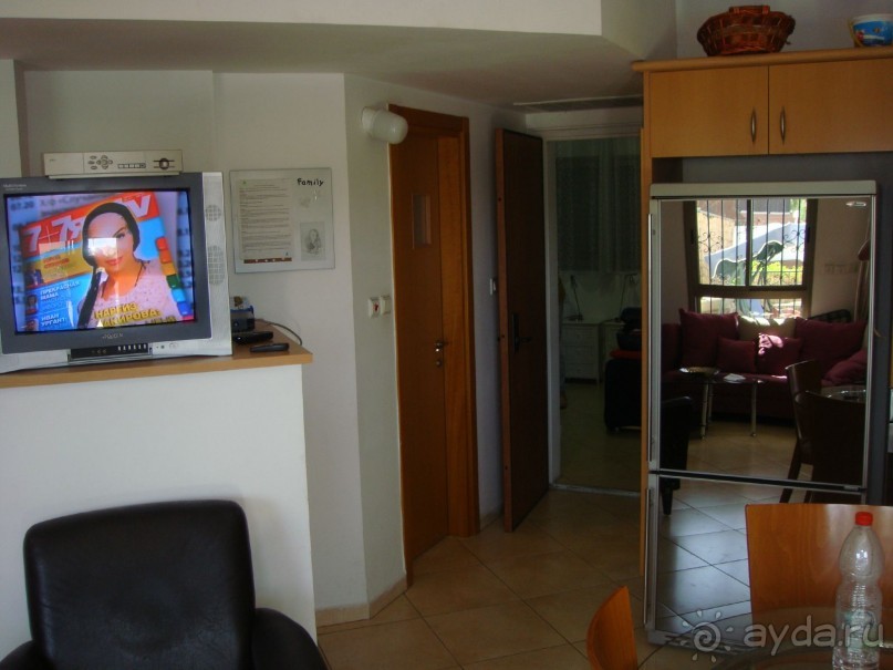 проход к спальням, слева большой санузел