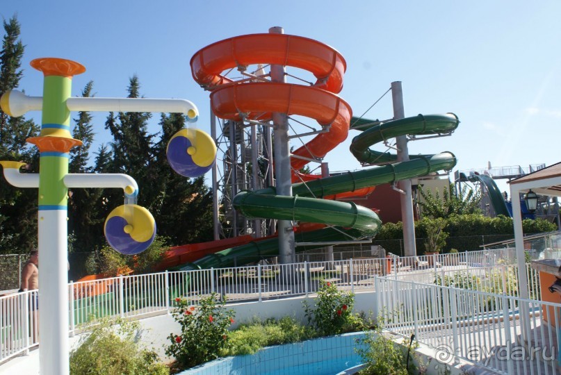 неплохой отель со своим аквапарком и прекрасной едой