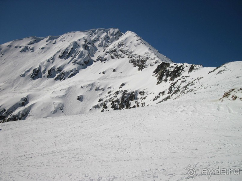 Центральная улица с магазинчиками