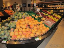 Фрукты в супермаркете