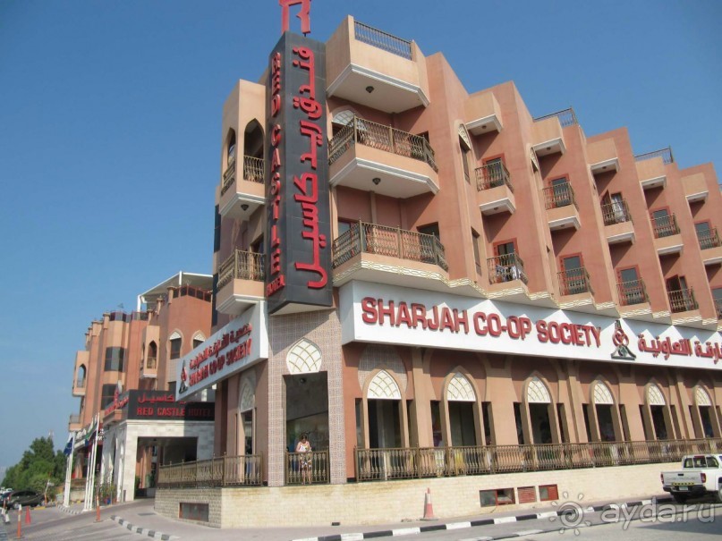 Тут ближайший к отелю супермаркет и ресторанчик