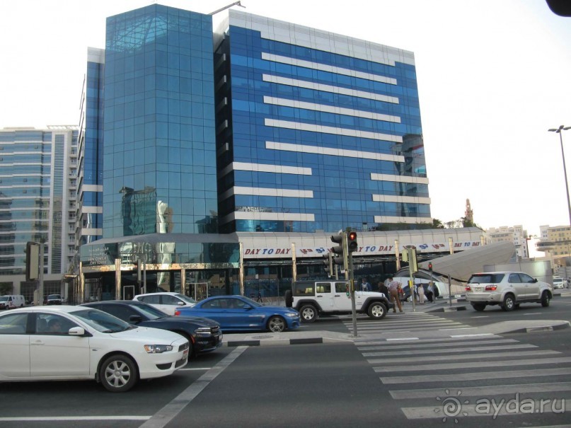 Большой универсальный магазин "Day to Day" у  “Дейра Сити Центра” в Дубаи