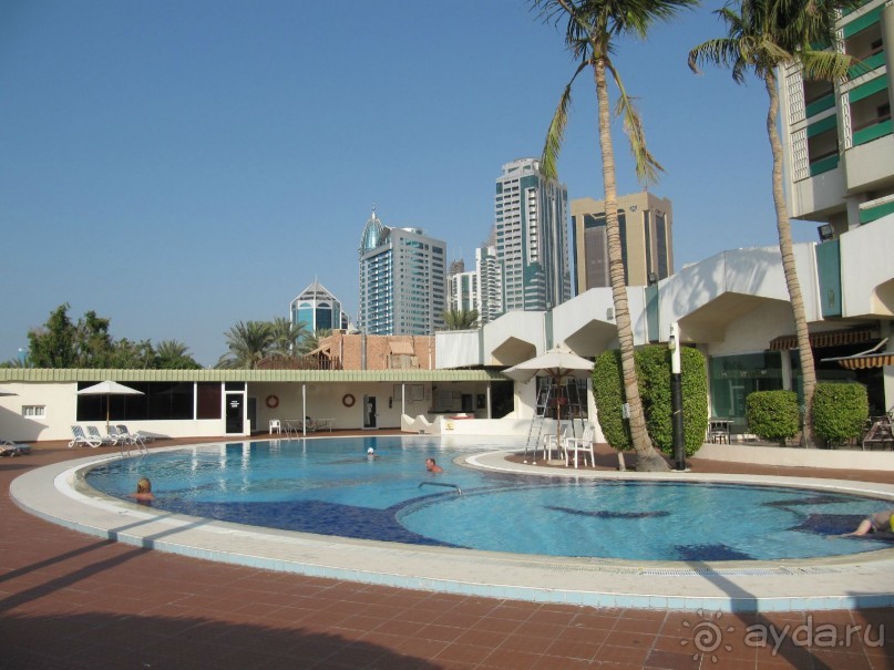 фото Holiday International Sharjah Hotel
