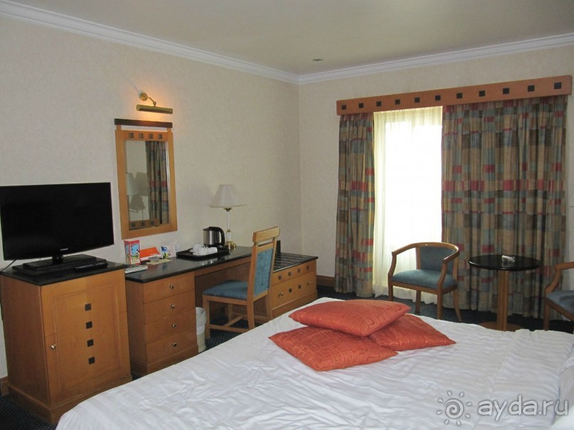 фото Holiday International Sharjah Hotel