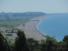 Пустые пляжи за Новой Гагрой.