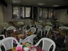 Столовая в помещении гостиницы.