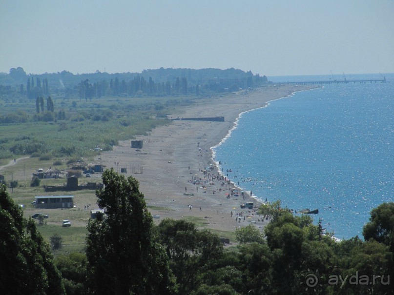 Пустые пляжи за Новой Гагрой.
