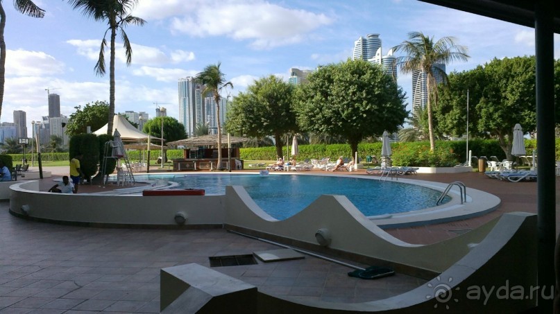 фото Holiday International Sharjah Hotel