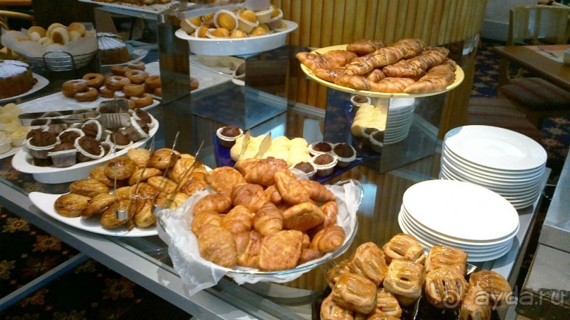 фото Holiday International Sharjah Hotel