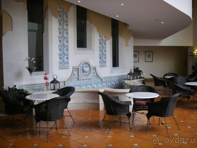 Бар в нижнем лобби