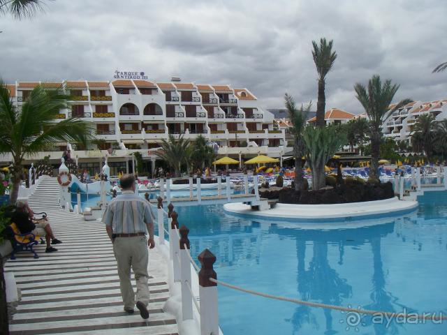 Двор и бассейн