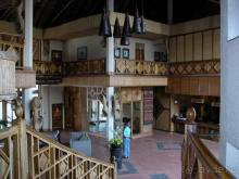 Возле ресторана