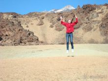 за горами торчит верхушка вулкана Тейде