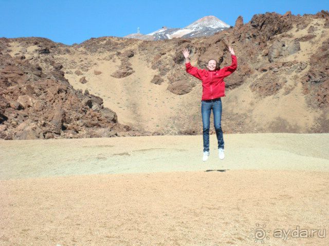 за горами торчит верхушка вулкана Тейде