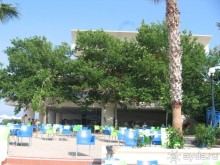 Отель с большой красивой территорией и хорошей детской политикой