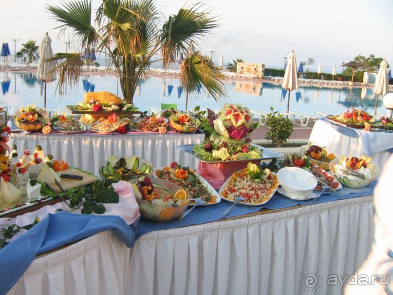 Отель с большой красивой территорией и хорошей детской политикой