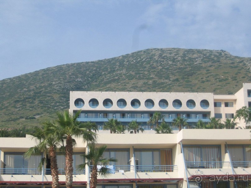 Отель с большой красивой территорией и хорошей детской политикой