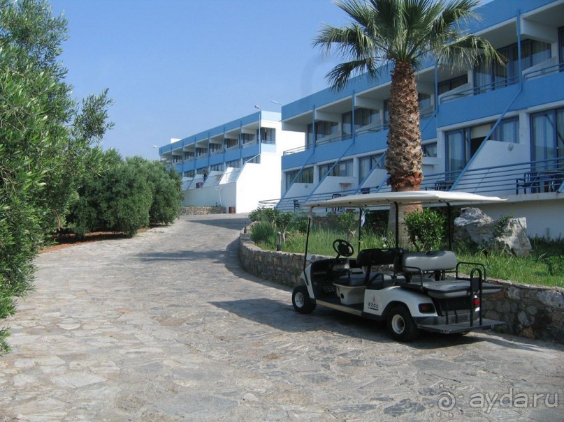 Отель с большой красивой территорией и хорошей детской политикой