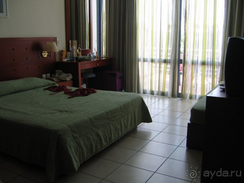 Отель с большой красивой территорией и хорошей детской политикой