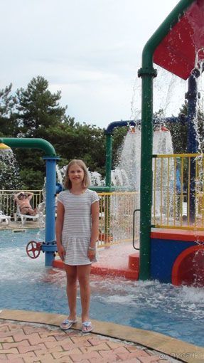 Большой шумный отель