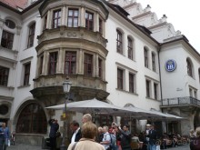 Пивная Хофбройхаус. Редкий турист пройдет мимо.