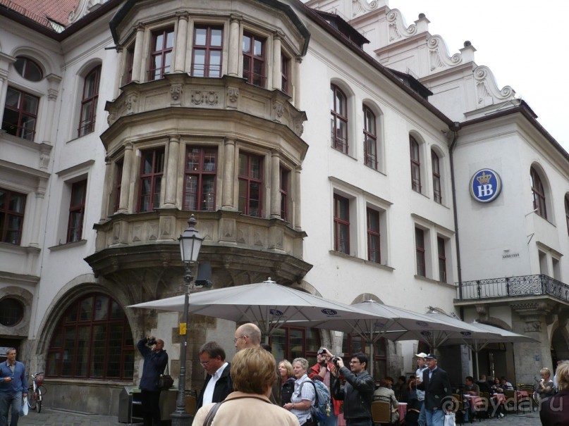 Пивная Хофбройхаус. Редкий турист пройдет мимо.