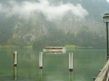 Этот кораблик за нами, отвзсти нас туда, где шумит цивилизация. Я сюда еще обязательно вернусь…

А мы держим путь в конечную точку нашего двухдневного путешествия – в австрийский город Зальцбург. 
