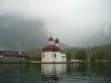 Минут через 20 сделали первую остановку возле небольшого монастыря Святого Бартоломео. Там вышли несколько туристов, а мы отправились дальше, до конечной остановки.