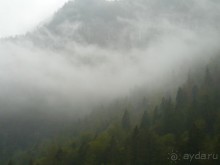 Туман лежит на вершинах.