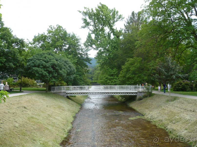 …и идет вдоль левого берега реки Оос. В 2005 году аллее исполнилось 350 лет. 